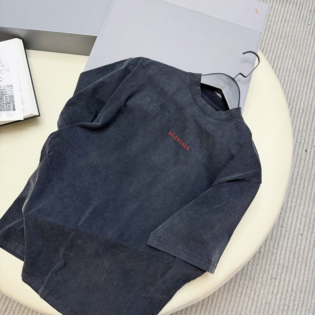 Balenciaga Red Embroidered T - Image 7