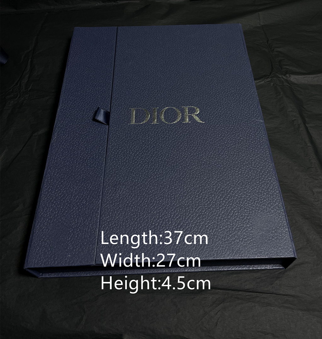 Unbranded Gift Box Display - Image 4