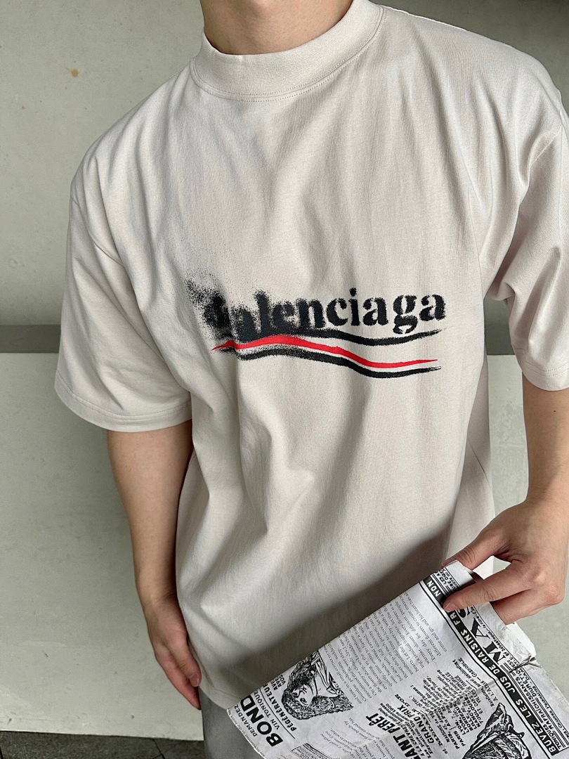 Balenciaga Print T - Image 17