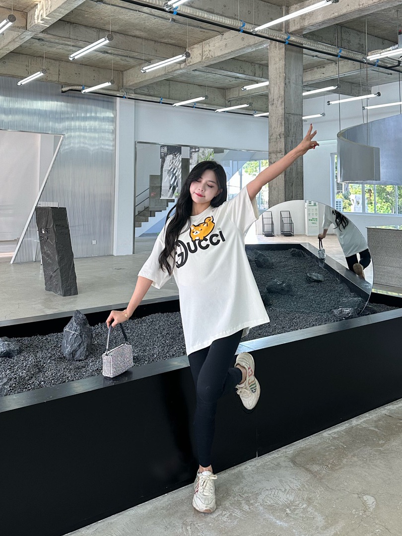 Gucci T White - Image 16