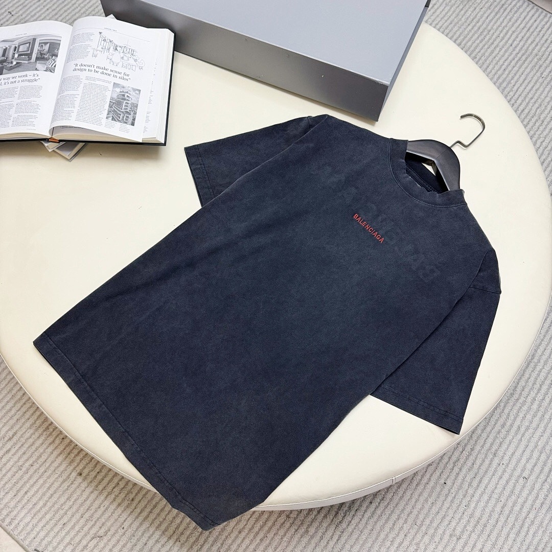 Balenciaga Red Embroidered T - Image 5