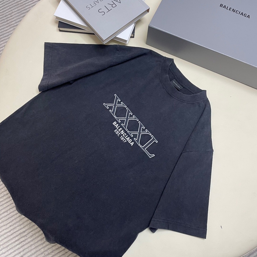 Balenciaga XXXL Short Sleeve - Image 4