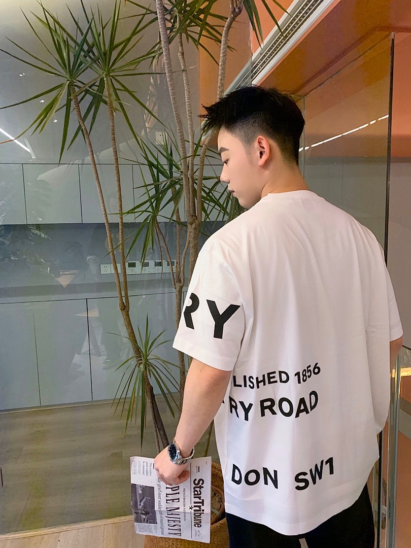 Burberry T - Image 18