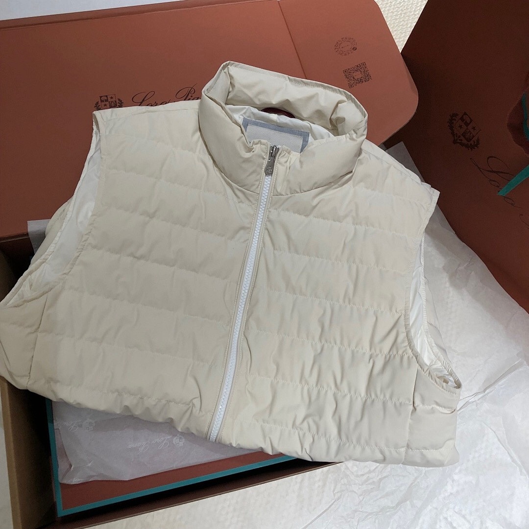 Unbranded Velvet Vest (White) - Image 4
