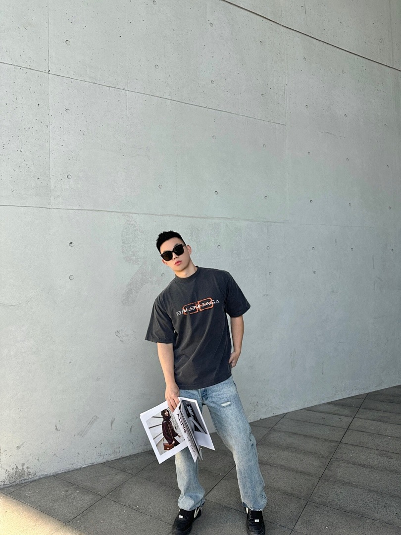 Balenciaga Print T - Image 18