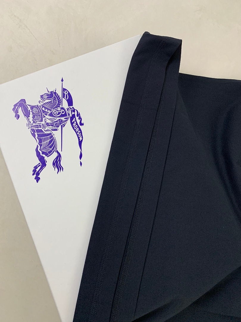 Burberry Embroidered Leaf Tee - Image 8