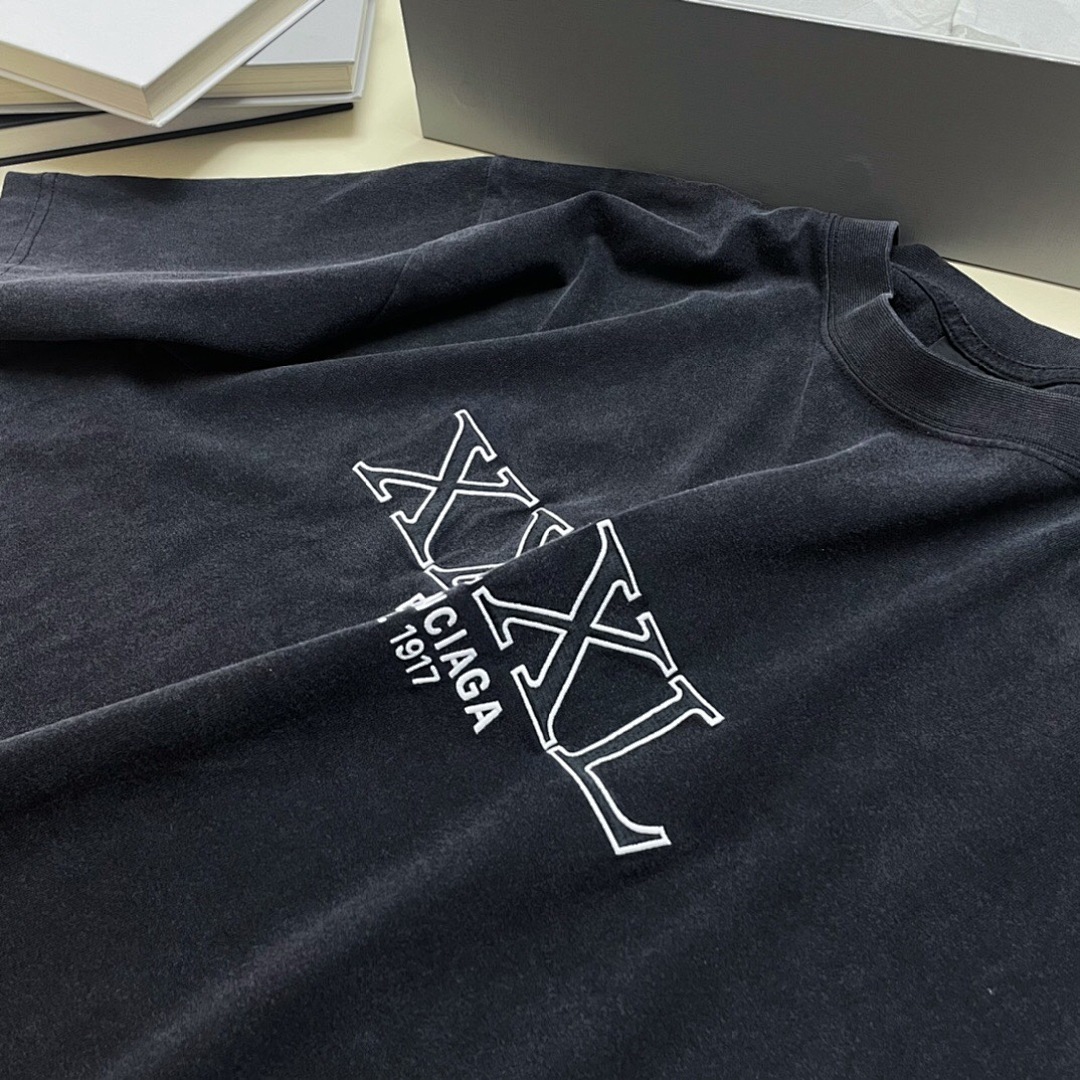 Balenciaga XXXL Short Sleeve - Image 9