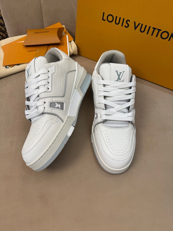 Unbranded Trainer