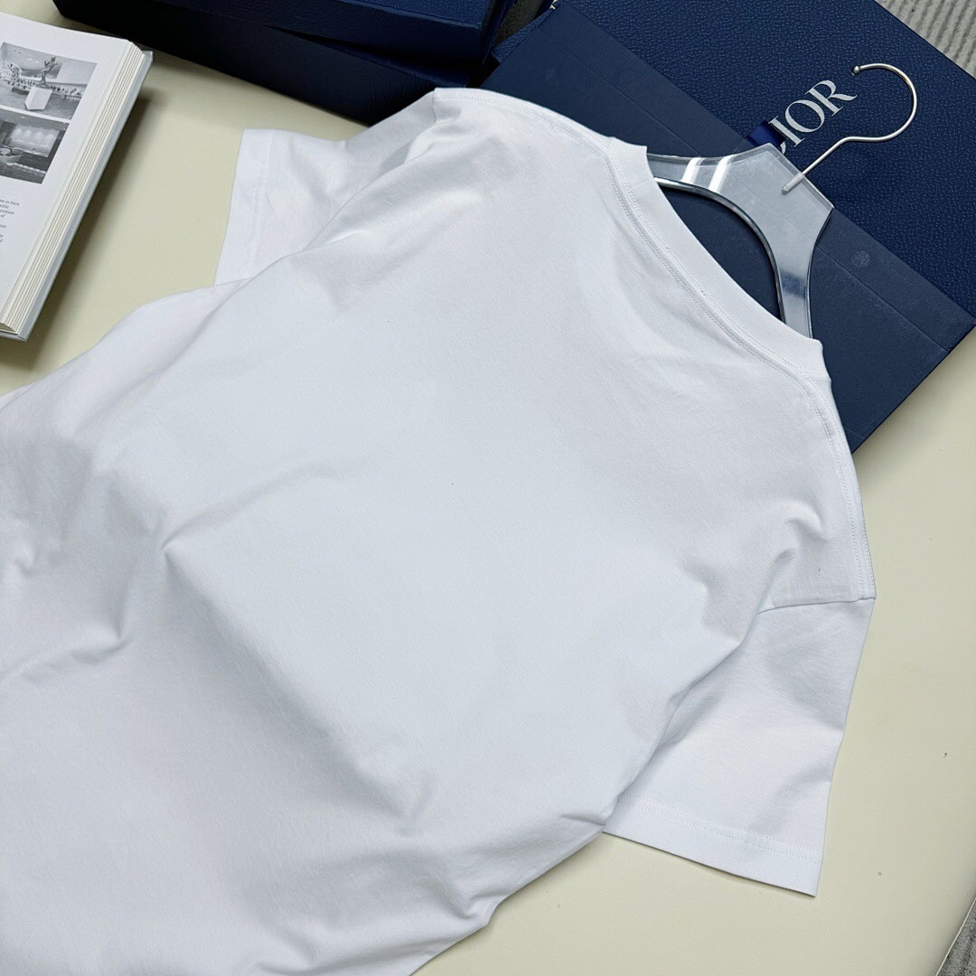 Unbranded DR Small Print T (White) - Image 4
