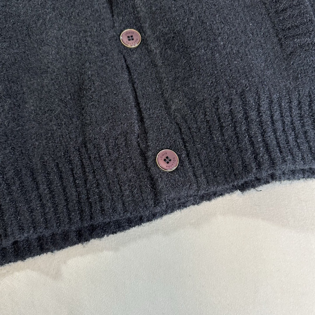 Unbranded Wool Blend Sweater - Image 10