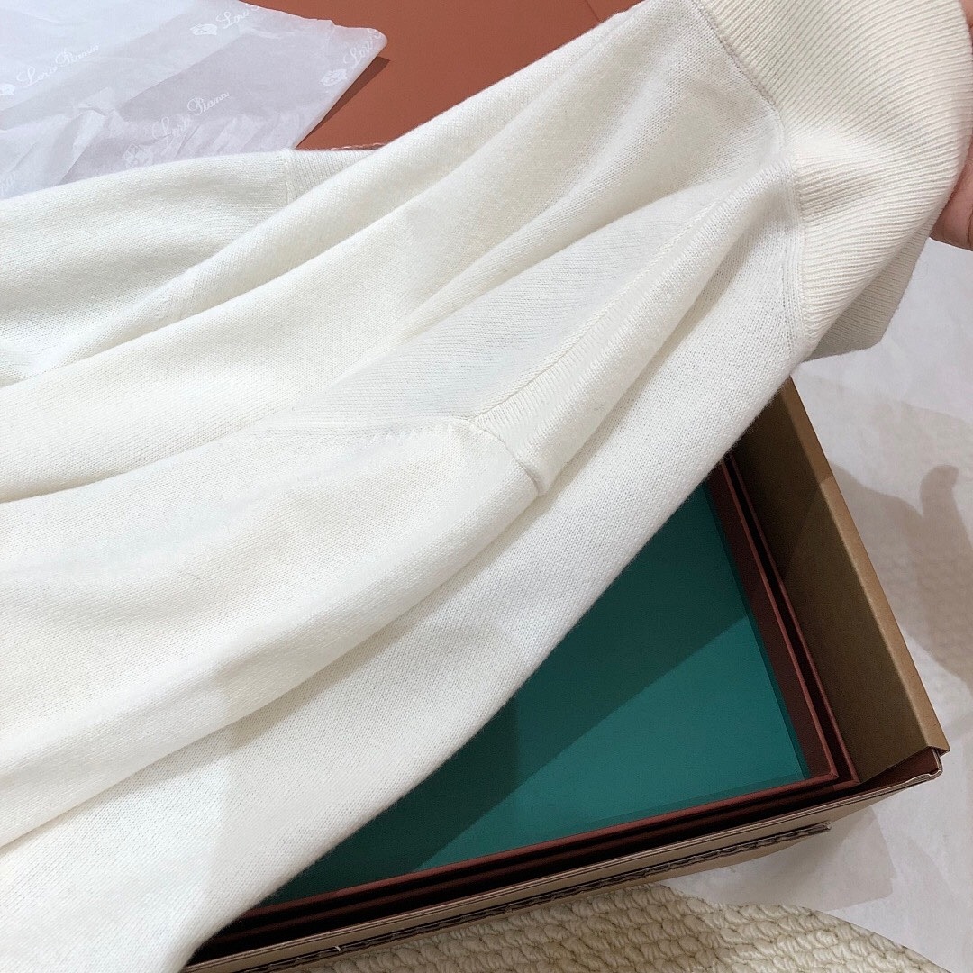 Unbranded Mountain Velvet Half Fleece (White) - Image 8