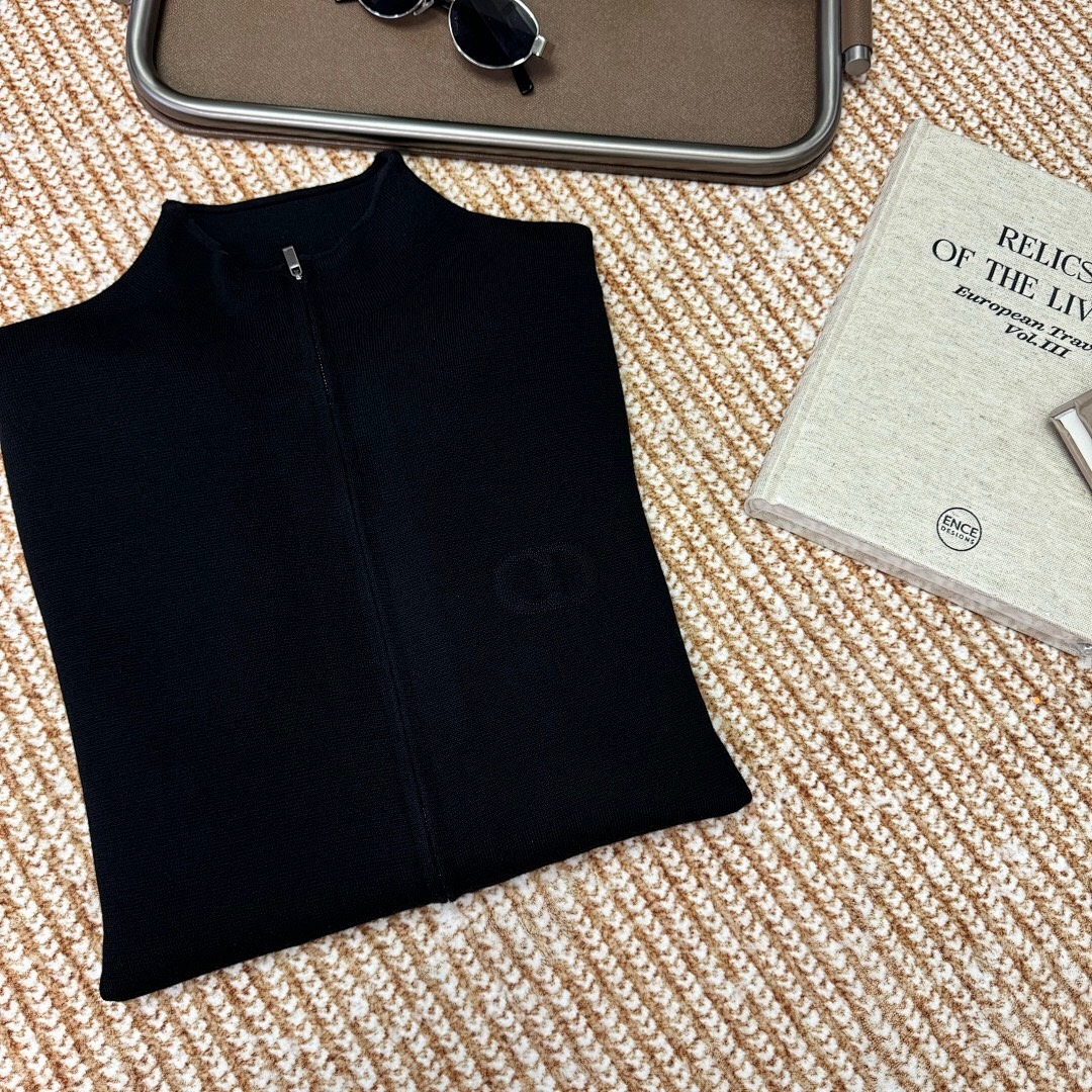 Unbranded CD Embroidered Fleece - Image 11