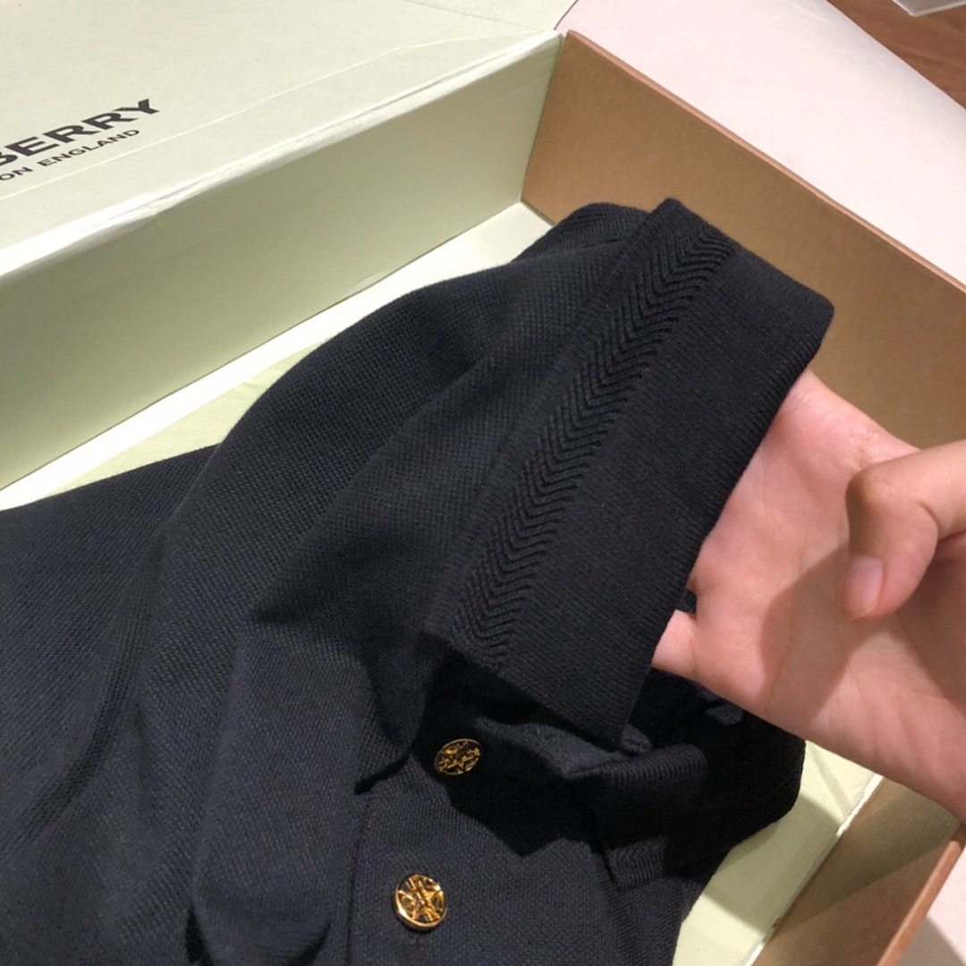 Burberry Gold Buckle - Image 8