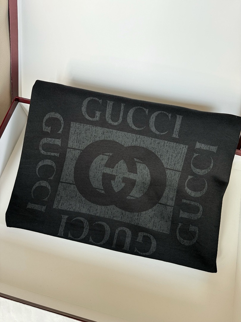 Gucci Black Gradient Print T - Image 11