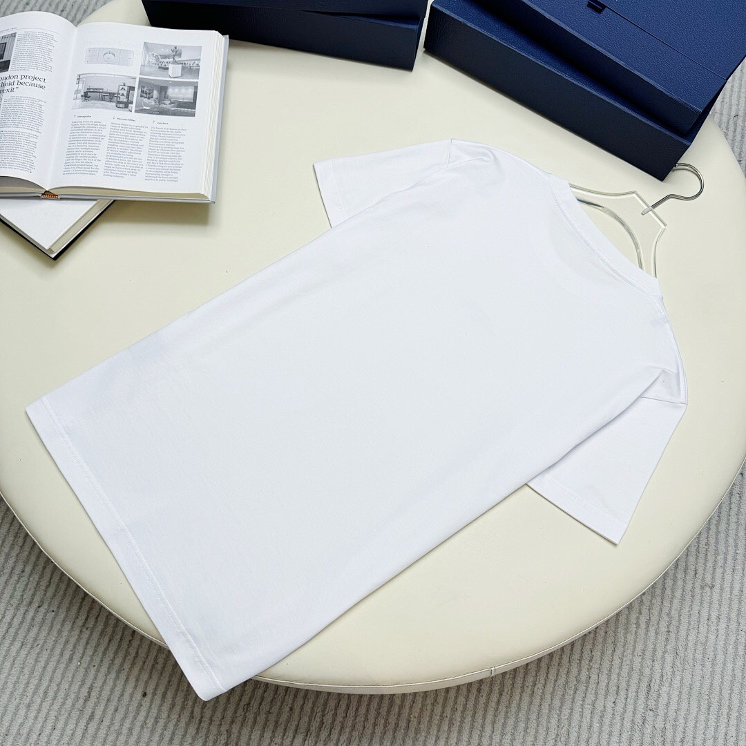Unbranded DR Small Print T (White) - Image 10