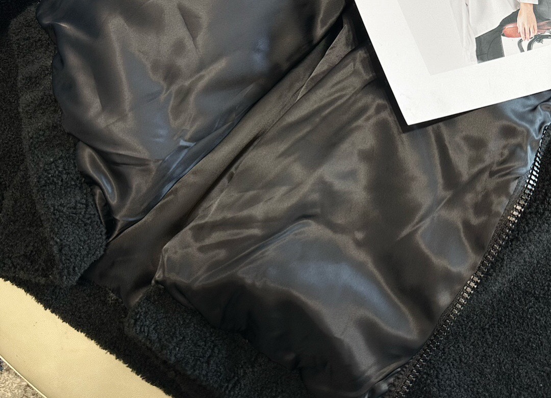 Celine Fleece - Image 12