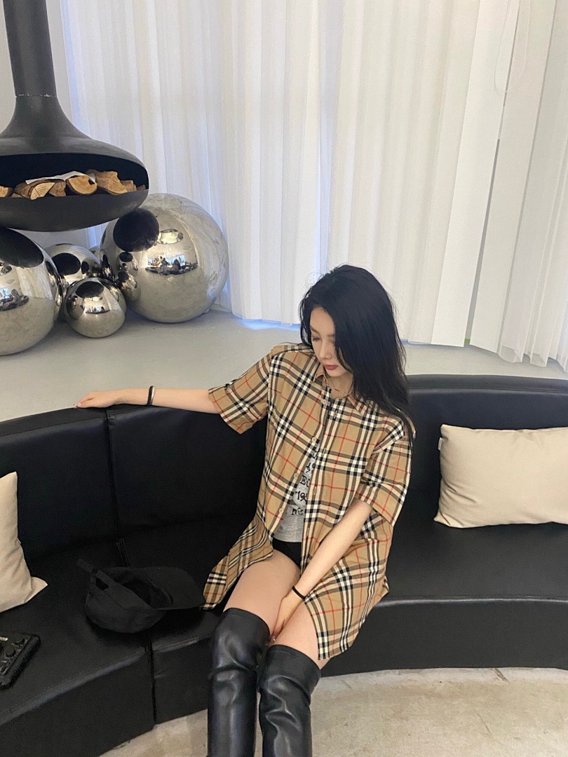 Burberry Short Sleeve - Image 23