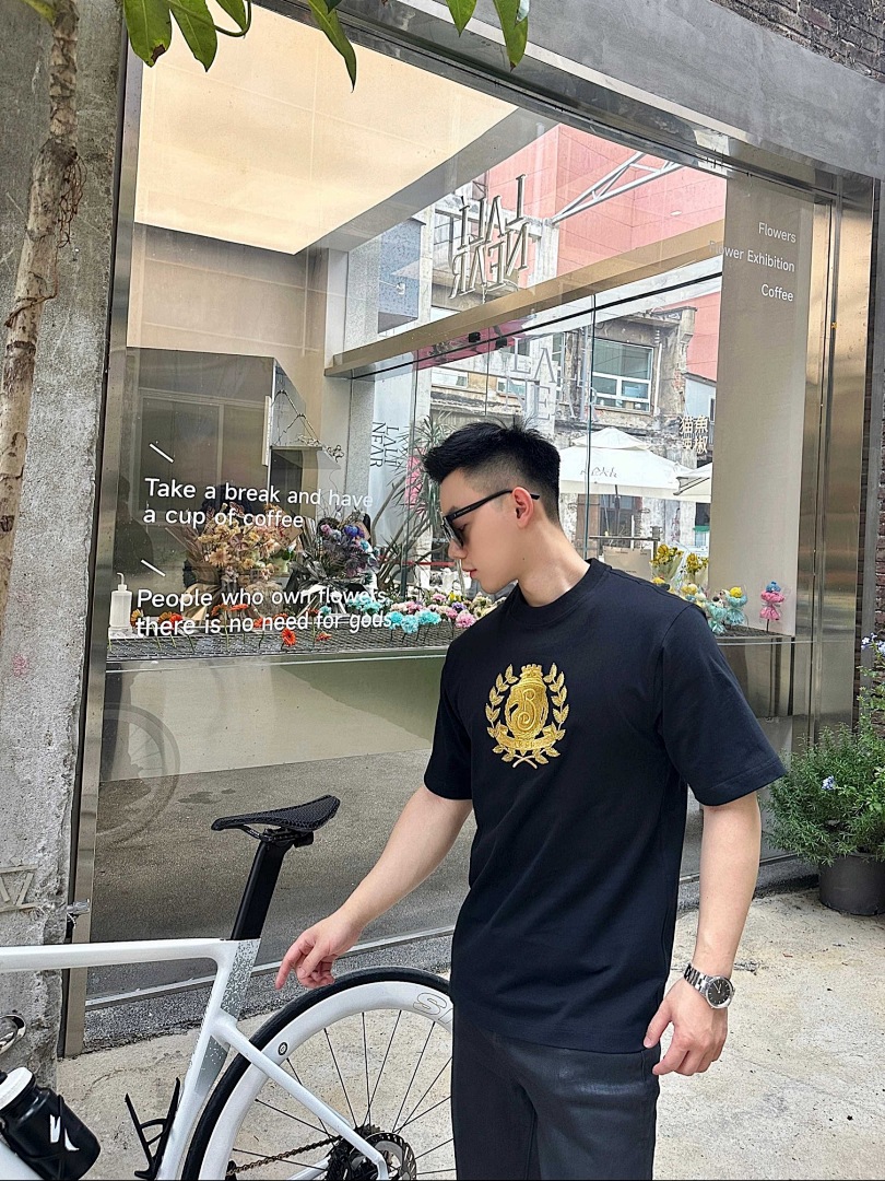 Burberry Embroidered Leaf Tee - Image 19
