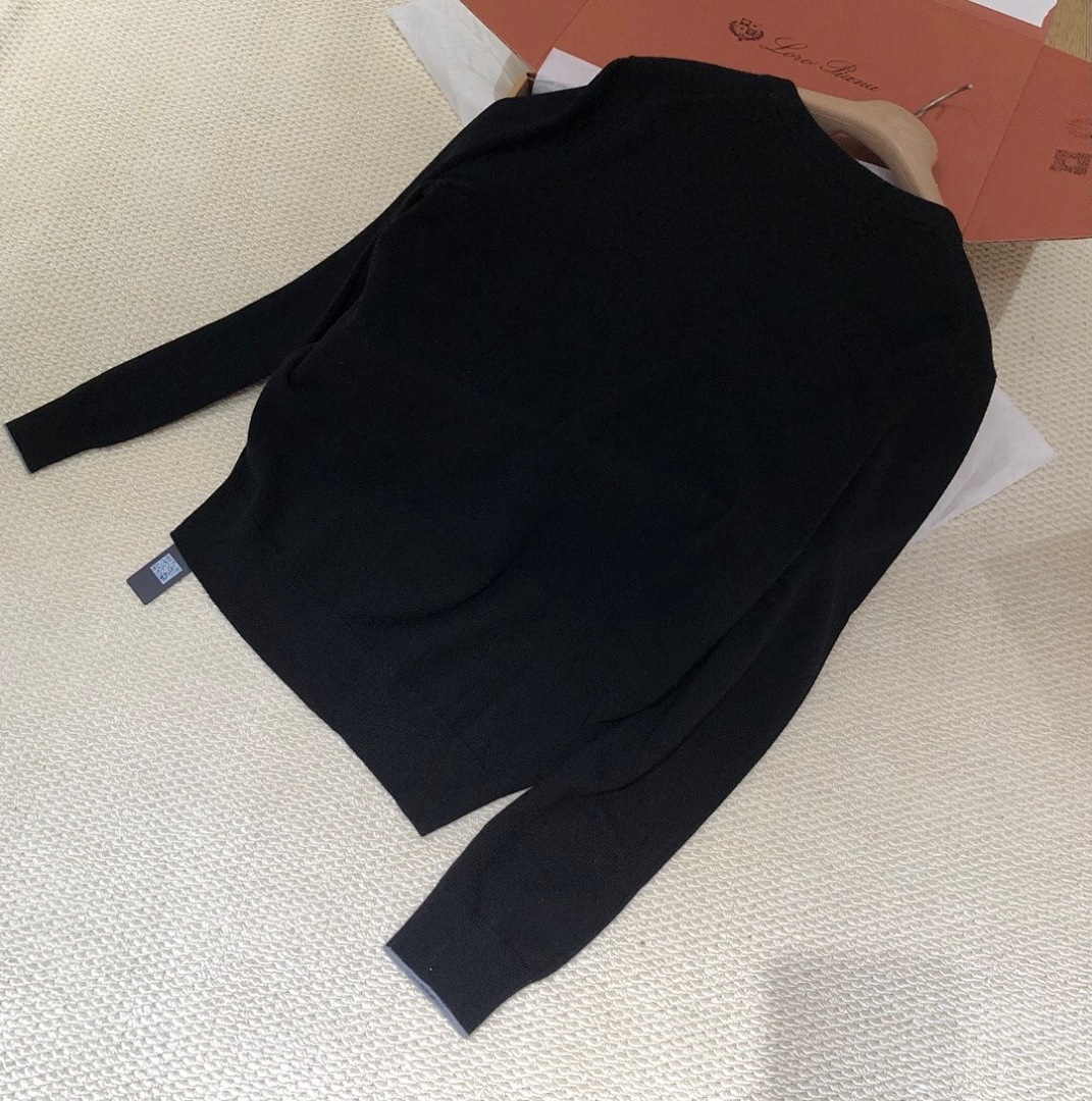 Unbranded Mountain Velvet Fleece (Black) - Image 6