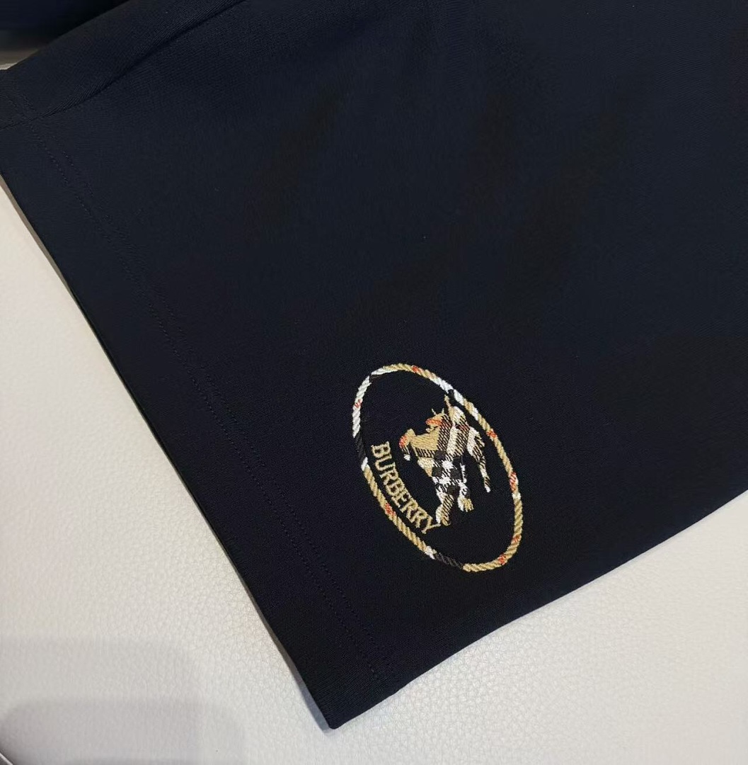 Burberry Label Short - Image 7