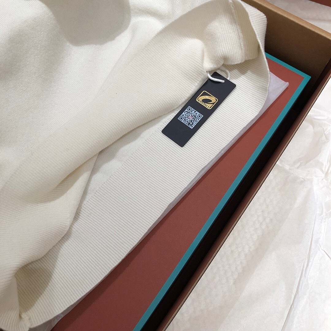 Unbranded Mountain Velvet Fleece (White) - Image 11