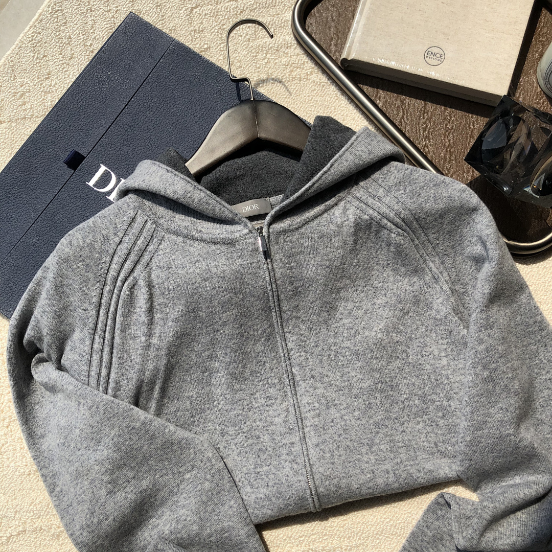 Unbranded Embroidered Fleece - Image 9