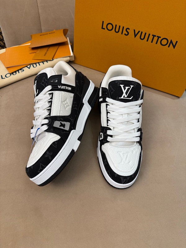 Unbranded Trainer