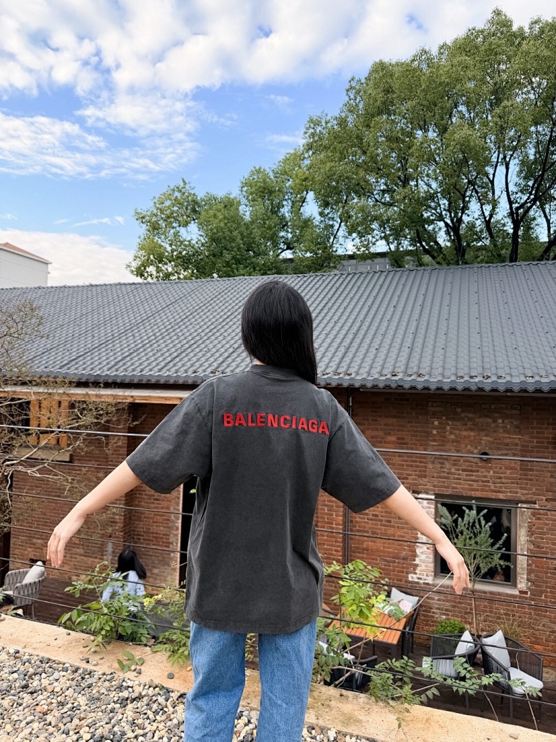 Balenciaga Red Embroidered T - Image 17