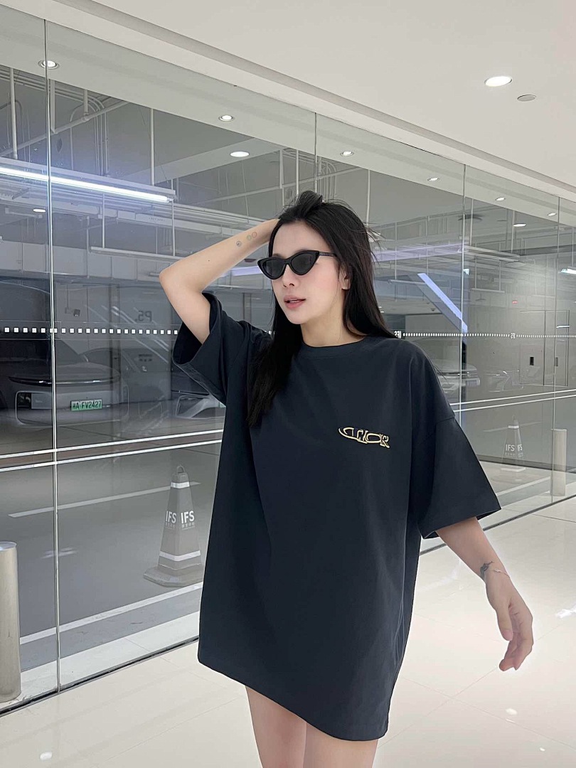 Unbranded DR Star Embroidered T - Image 20