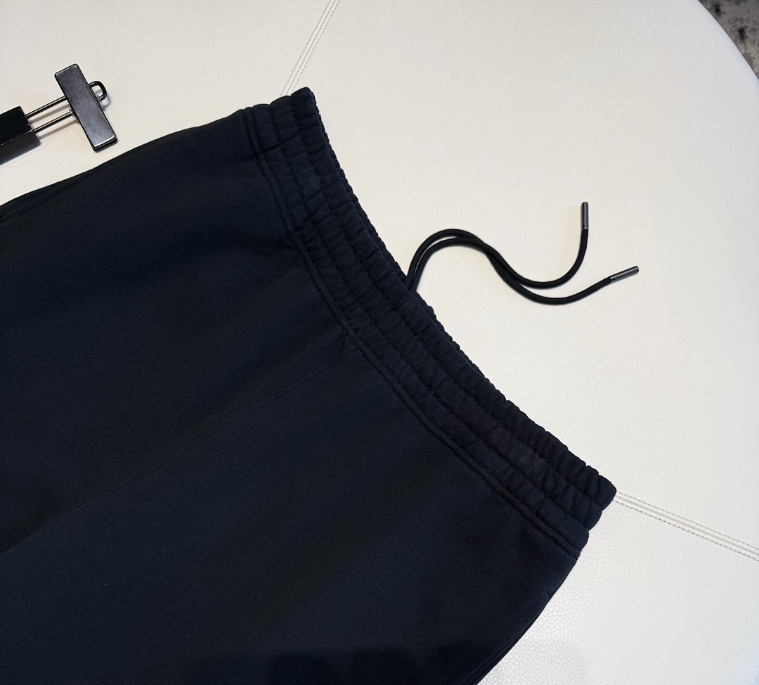 Burberry Label Short - Image 10