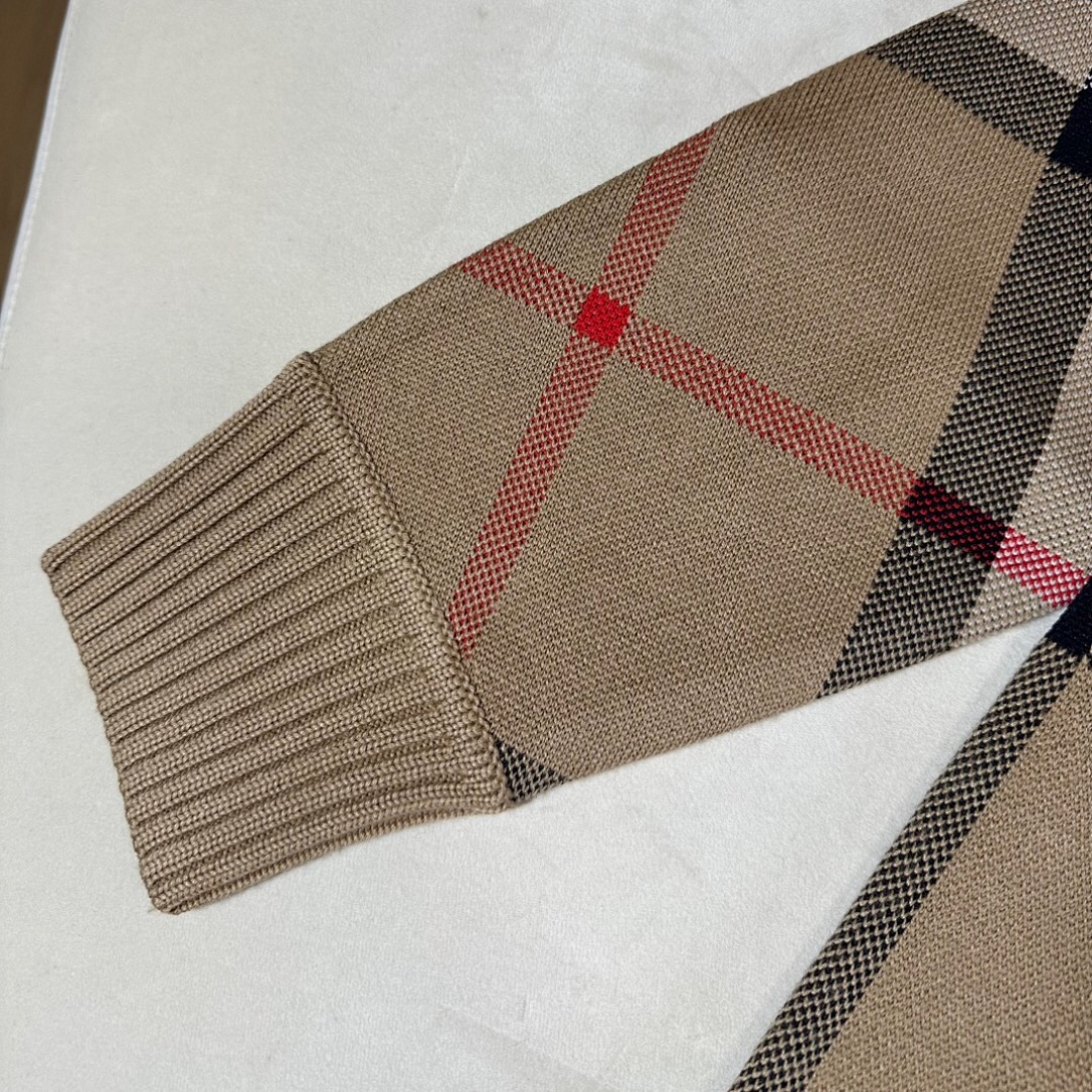 Burberry V Collar Floral - Image 4