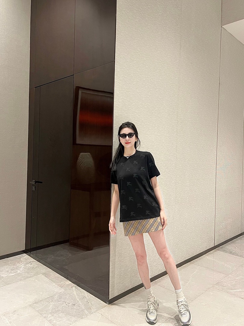 Burberry Label Print T Black (Women) - Image 12