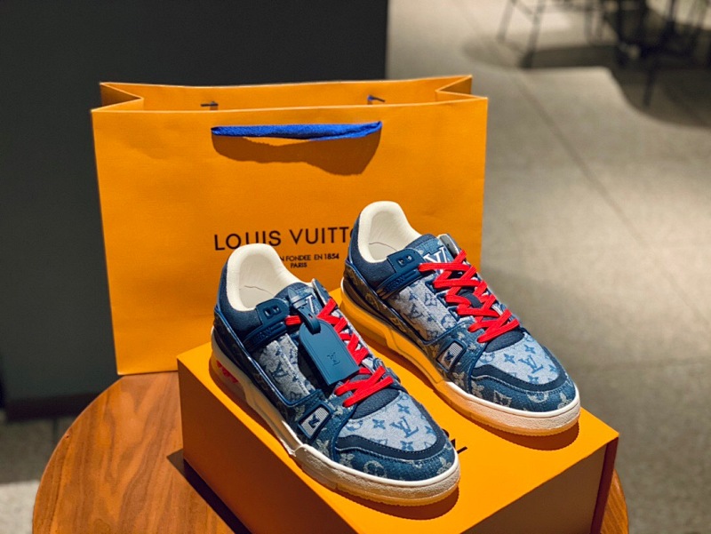 L-V Casual Shoes, photo 1