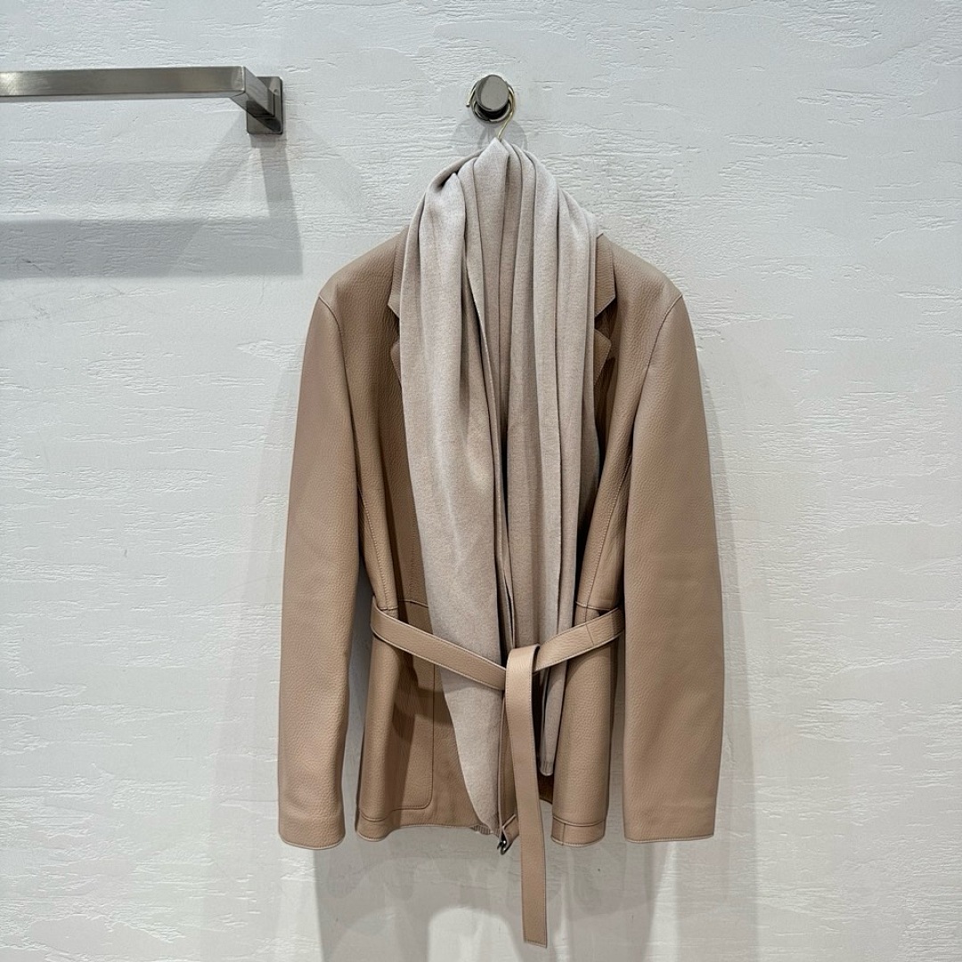 010, photo 1