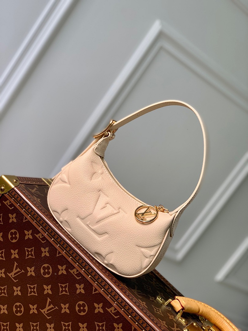 011, photo 1
