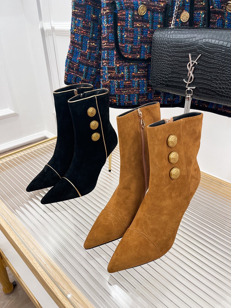 Other Boots, photo 1