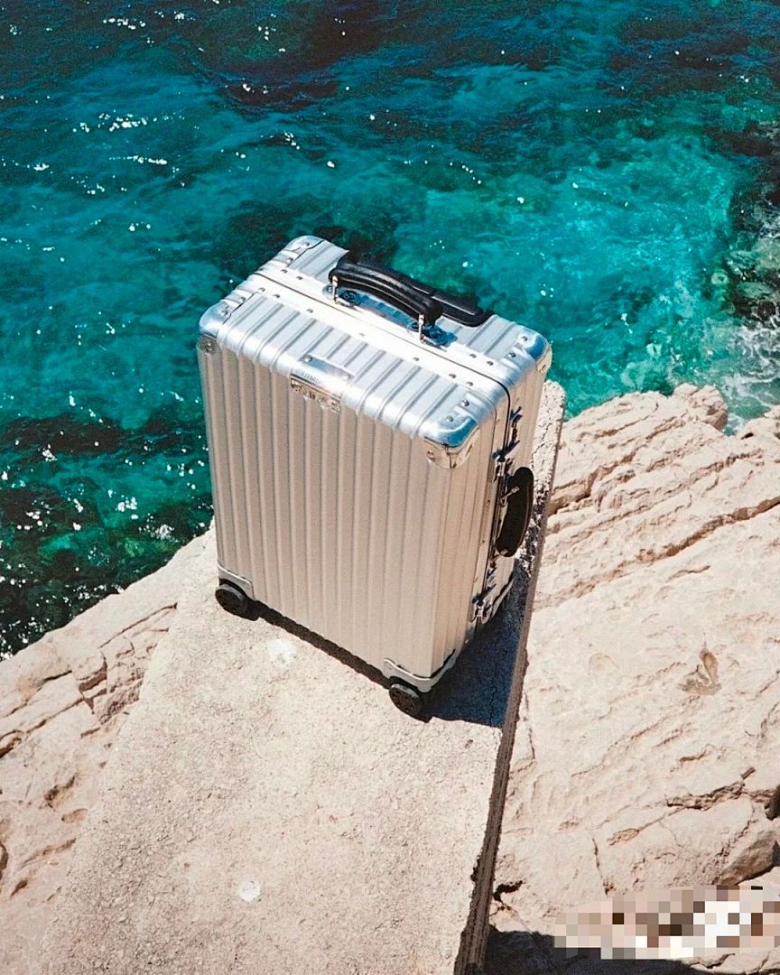 Suitcase, photo 1