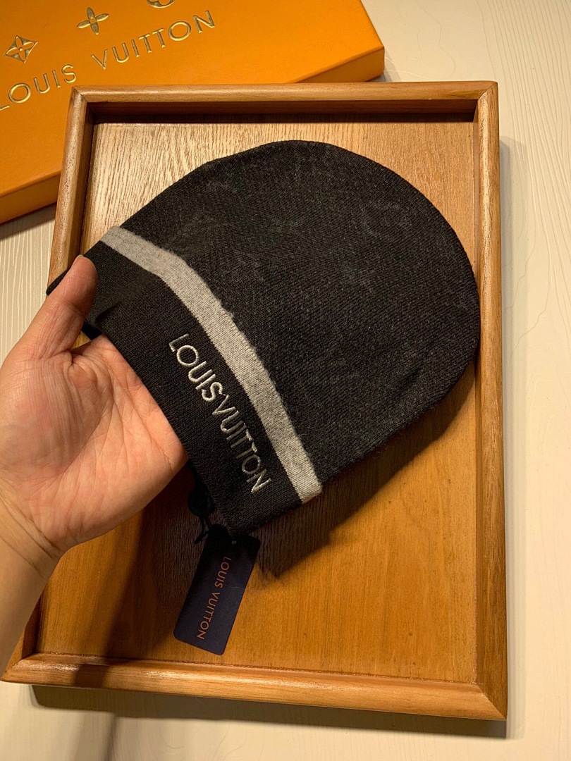 lV Cap, photo 1