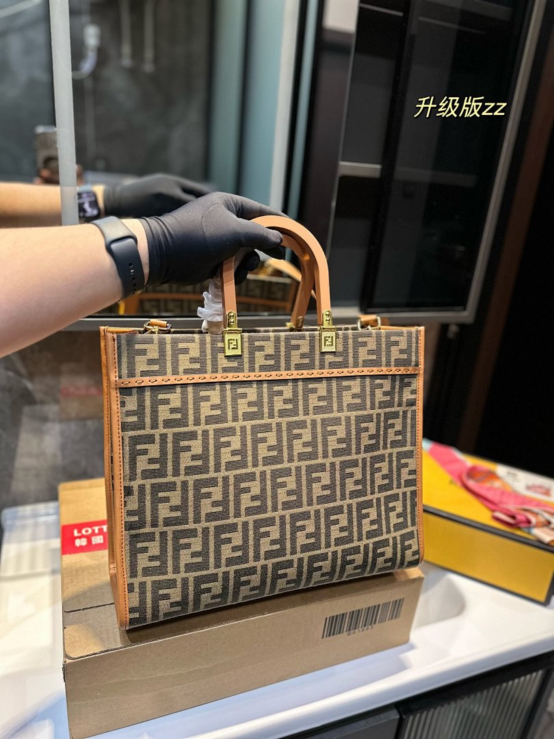 F Peekabo 🛍️ Tote Model, photo 1