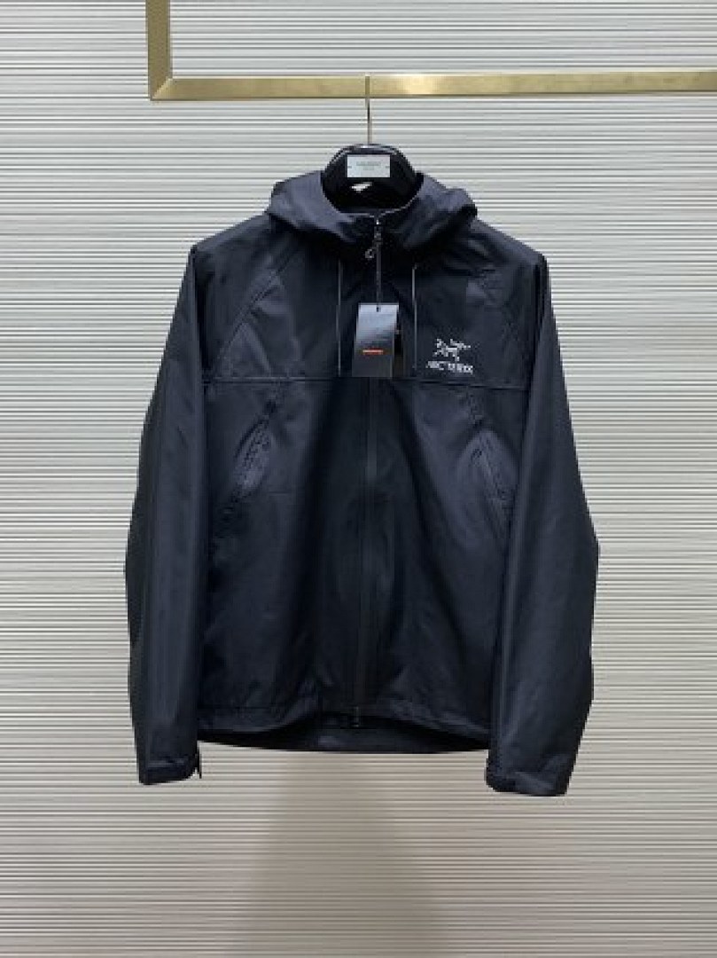 Christian Louboutin ARCTERYX Mens Winter - Image 9