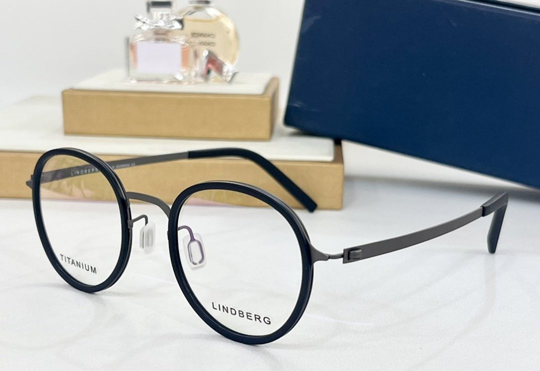 Other Glasses, photo 1
