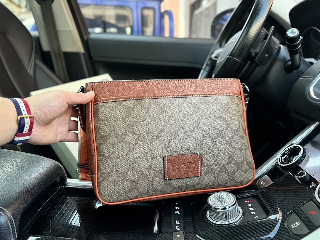 Other Coach - Image 63
