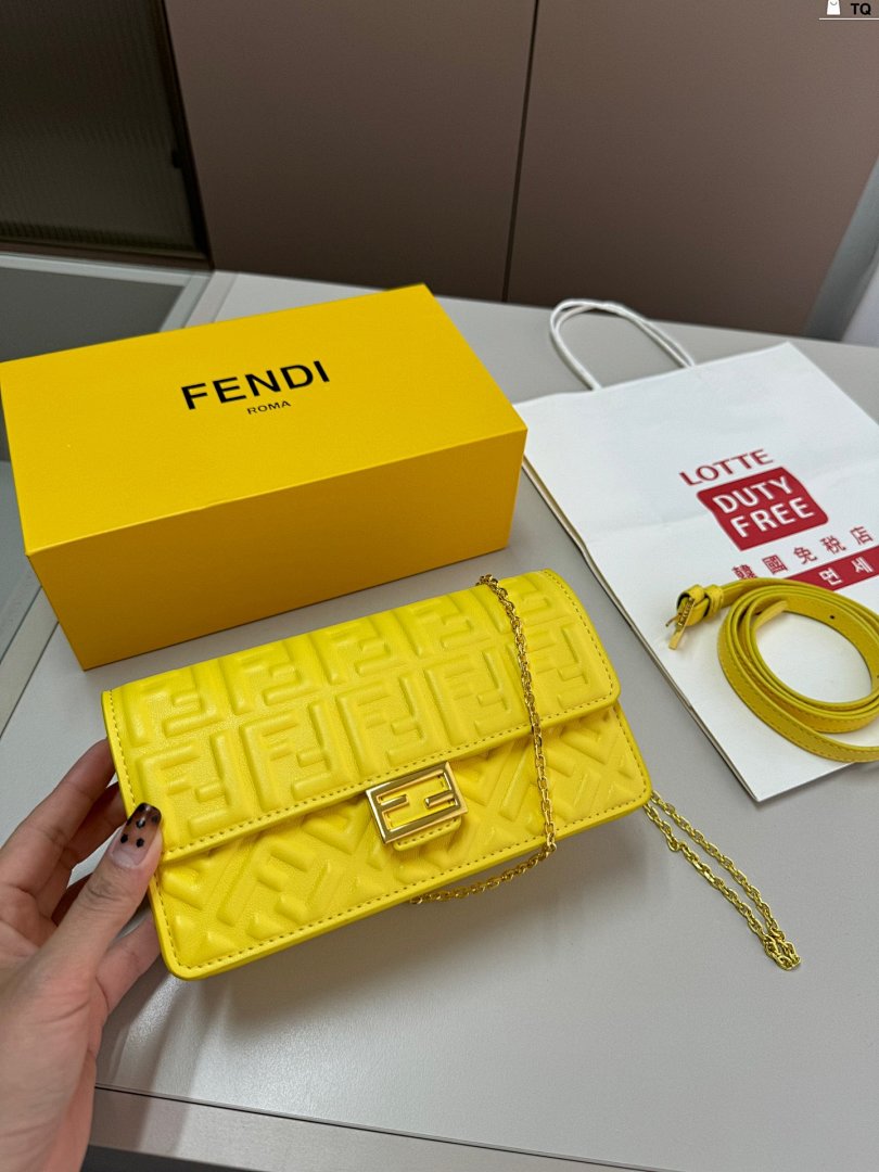 Other Fendi - Image 17