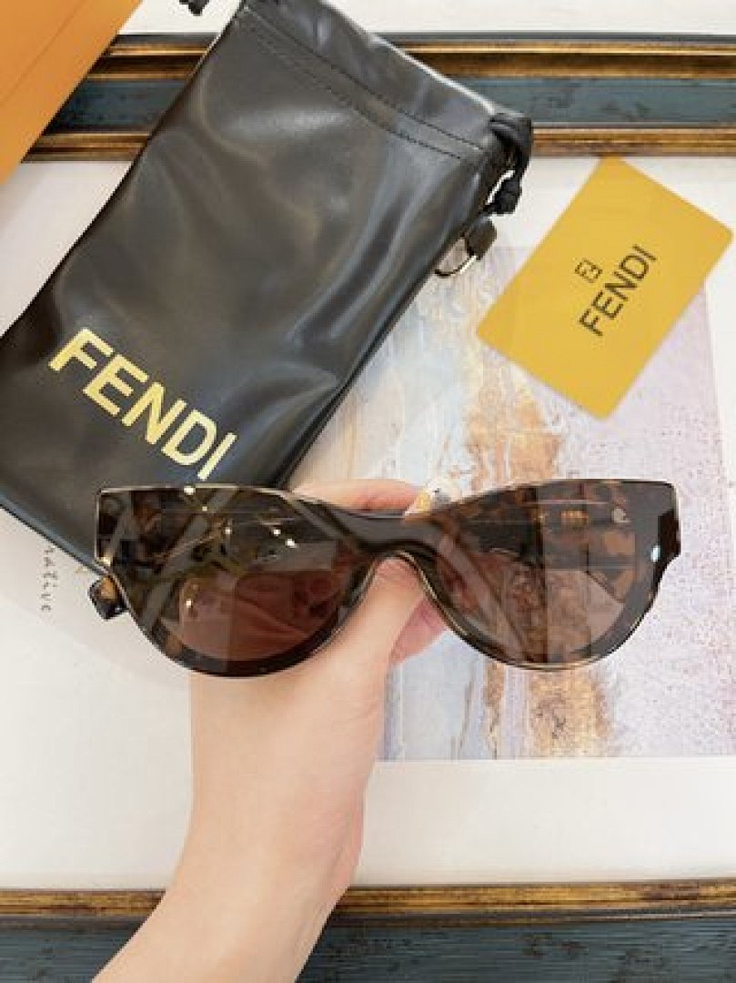 Other Fendi Sunglasses - Image 67