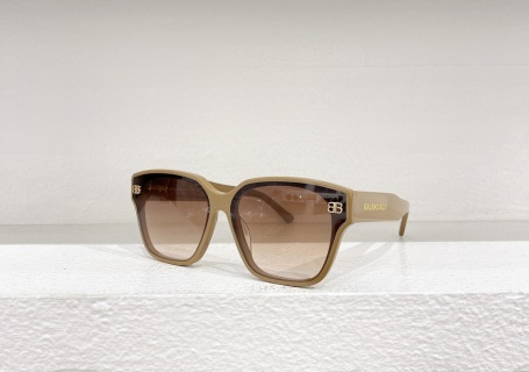 Other Balenciaga Sunglasses - Image 27