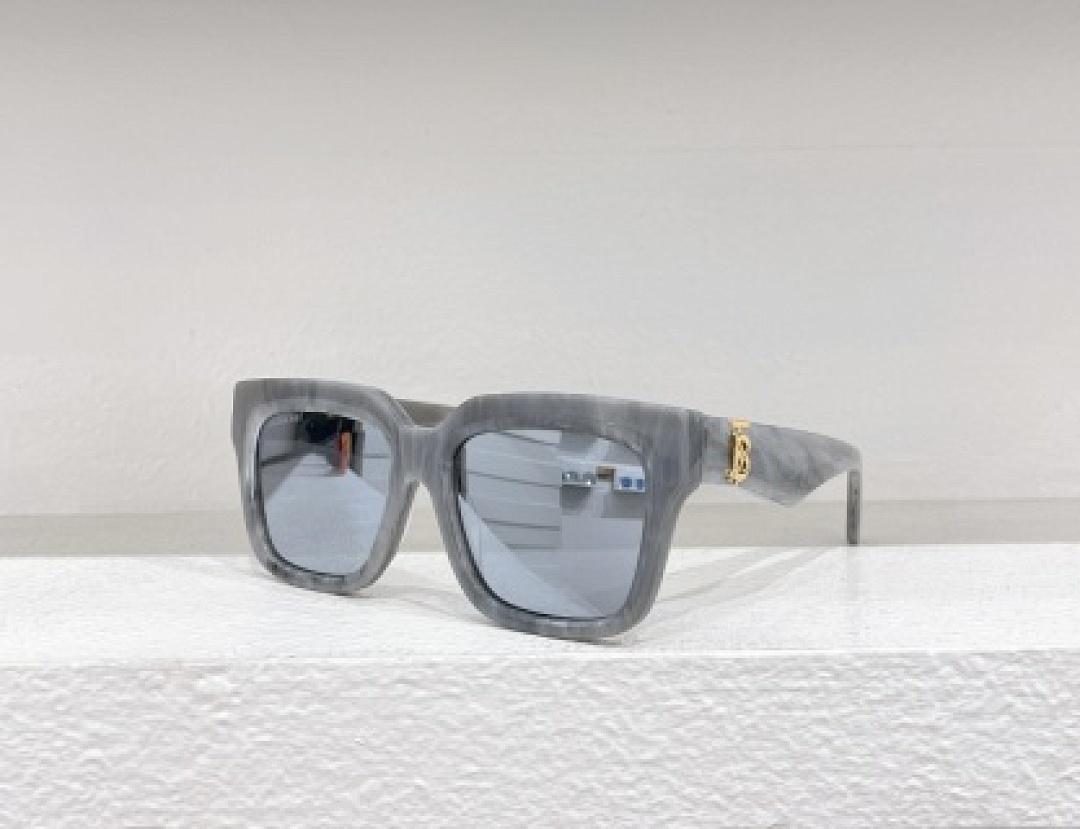 Other BURBERR Sunglasses - Image 98