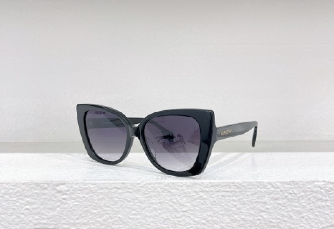 Other BURBERR Sunglasses - Image 86