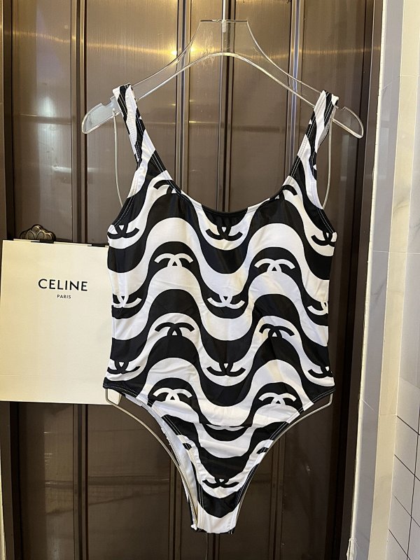 Other Bikini, photo 1
