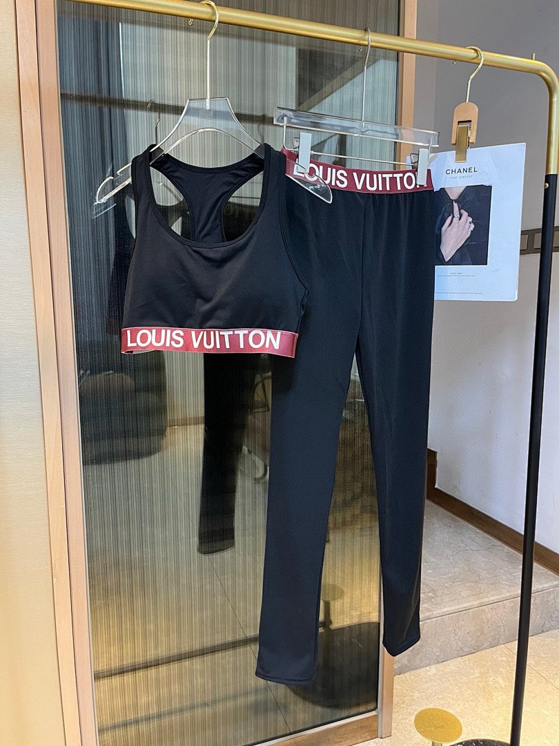 Yoga Wear, photo 1