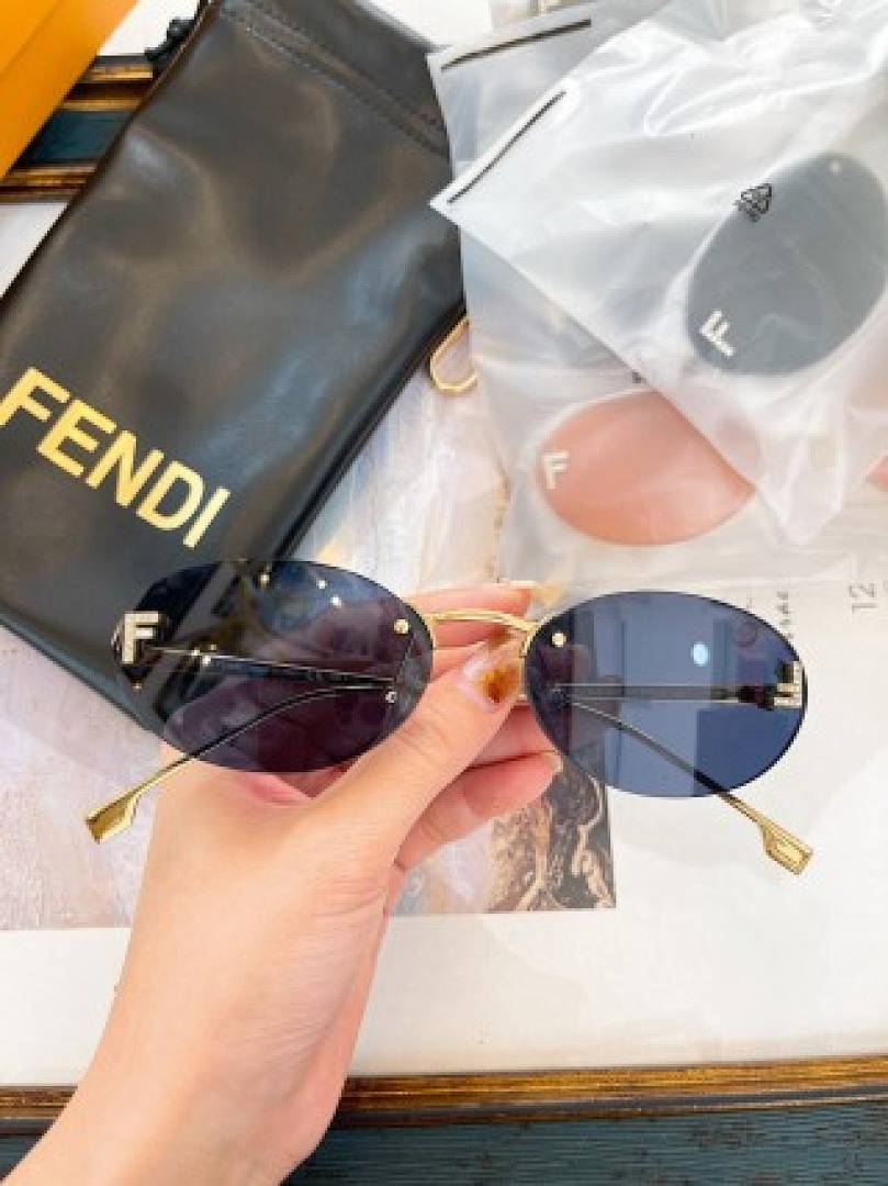 Other Fendi Sunglasses - Image 97